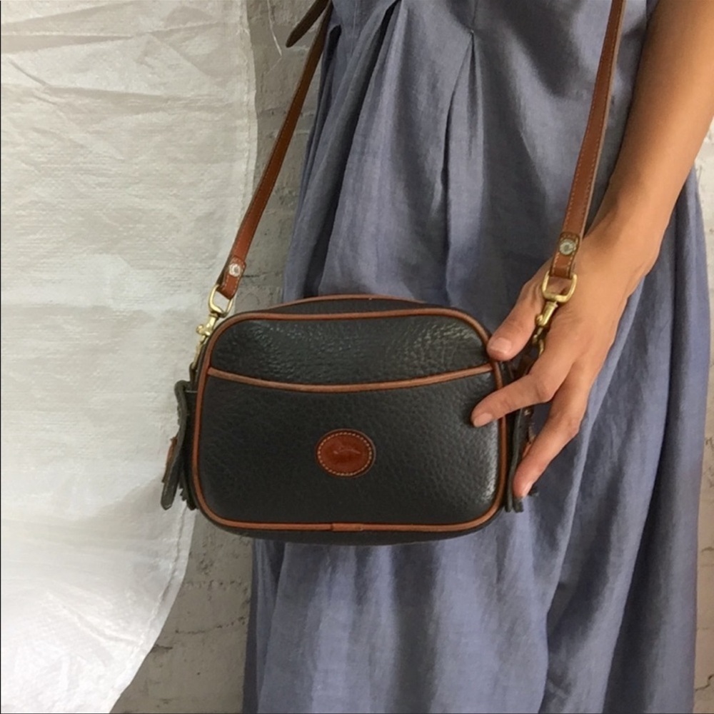 🚨Vintage Dooney & Bourke Mini Crossbody “GUC”